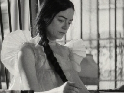 Pobres Criaturas: Filme de destaque em 2024, dirigido por Yorgos Lanthimos, estrelado por Emma Stone. Descubra a história de Bella, uma criatura que desafia limites e busca sua liberdade