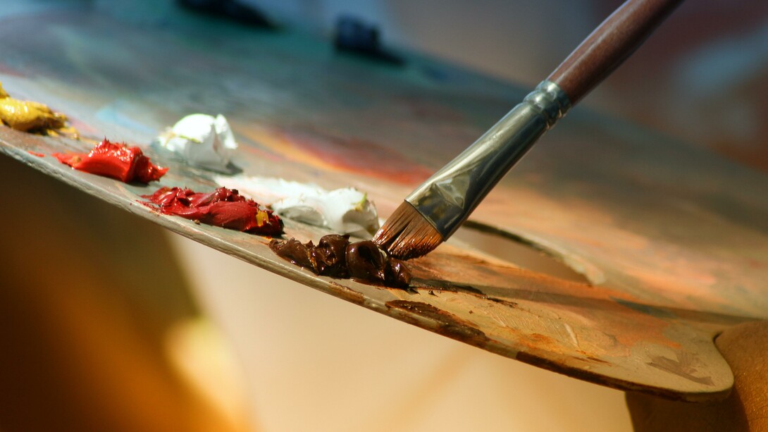 Osservare l'arte. È necessario guardare l'opera con una sensibilità acuta, proprio come il sentimento richiede affinché in noi si generi un'emozione