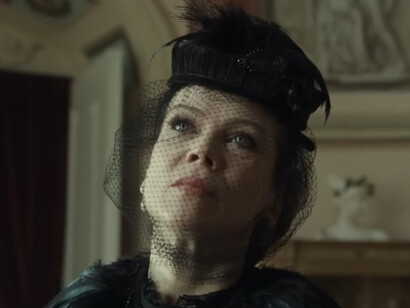 The Ugly Stepsister reimagines the Cinderella tale through Elvira’s desperate quest to be worthy of a prince, driven by relentless pressure from her mother. Each “improvement” she undergoes is more disturbing than the last, revealing the brutal futility of chasing beauty in a world rigged for others to win