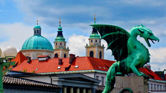 Liubliana, Eslovenia. Estatua de un dragón