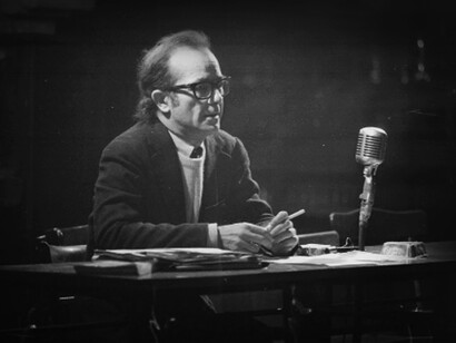 Rodolfo Walsh (1927-1977), periodista, escritor y traductor argentino. Es reconocido por ser un pionero en la escritura de novelas testimoniales