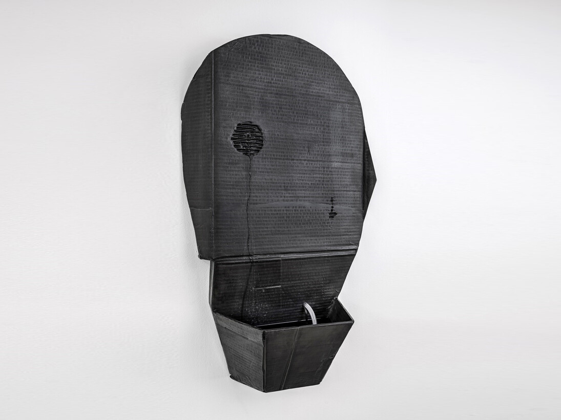 Michael Sailstorfer, M. 25, 2015, casted bronze, water pump, 78 x 45 x 19 cm, Courtesy the artist and Sprovieri, London
