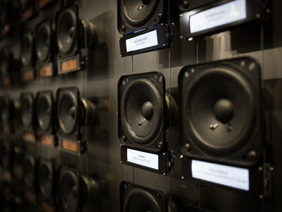 Rafael Lozano-Hemmer, Pan-Anthem, 2014, courtesy of the artist and Carroll / Fletcher