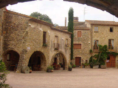 Monells, el bonito pueblo catalán en el que se rodó parte del filme
