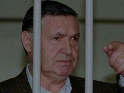Salvatore Riina has a displeased look on his face behind bars
