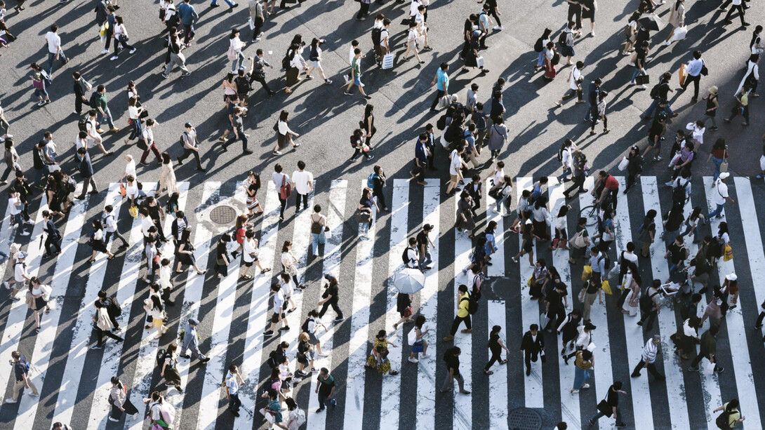 Cerca de 3.000 pessoas atravessando a rua Shibuya ao mesmo tempo
