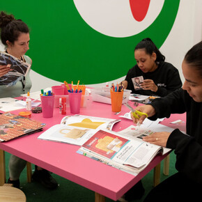Ad Minoliti, Scuola femminista di pittura, vista della mostra. Per gentile concessione della Pinacoteca