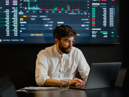 With a focus on the transaction processing system (TPS), the analyst monitors how data is collected and transformed into valuable health metrics, demonstrating the snowballing potential of digital environments