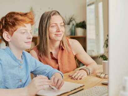 Filho estuda com a mãe