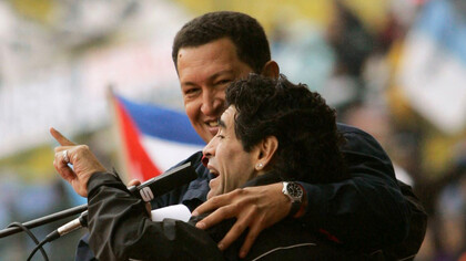 Diego Armando Maradona y Hugo Chávez en la III Cumbre de los Pueblos, 2005 