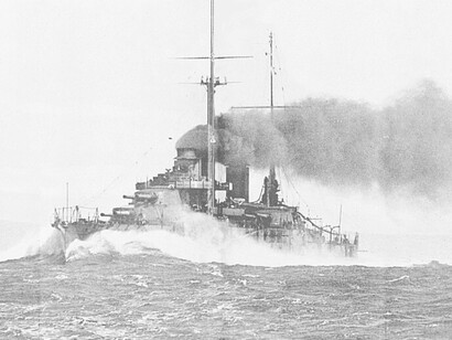 Los españoles negociaron con los franceses para organizar una respuesta bélica y conjunta para lograr la paz hasta abril de 1956 en que lograría su independencia. Barco de guerra Paris, francés, de 1914, que participó en la guerra de Rif, foto de 2014