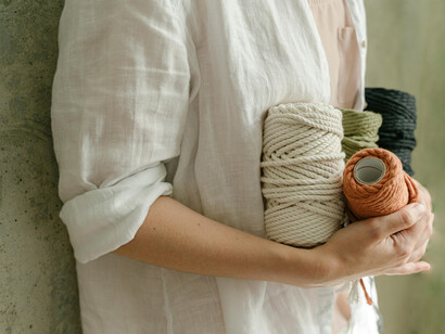 En el ritmo repetitivo del hilo y la aguja encontré una forma de meditar, de ordenar mis pensamientos y de transformar el caos en algo bello y tangible