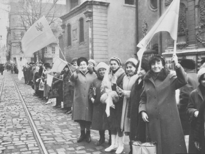 Human Chain from Kyiv to Lviv, Ukraine, January 21, 1990. Euromaidan Press
