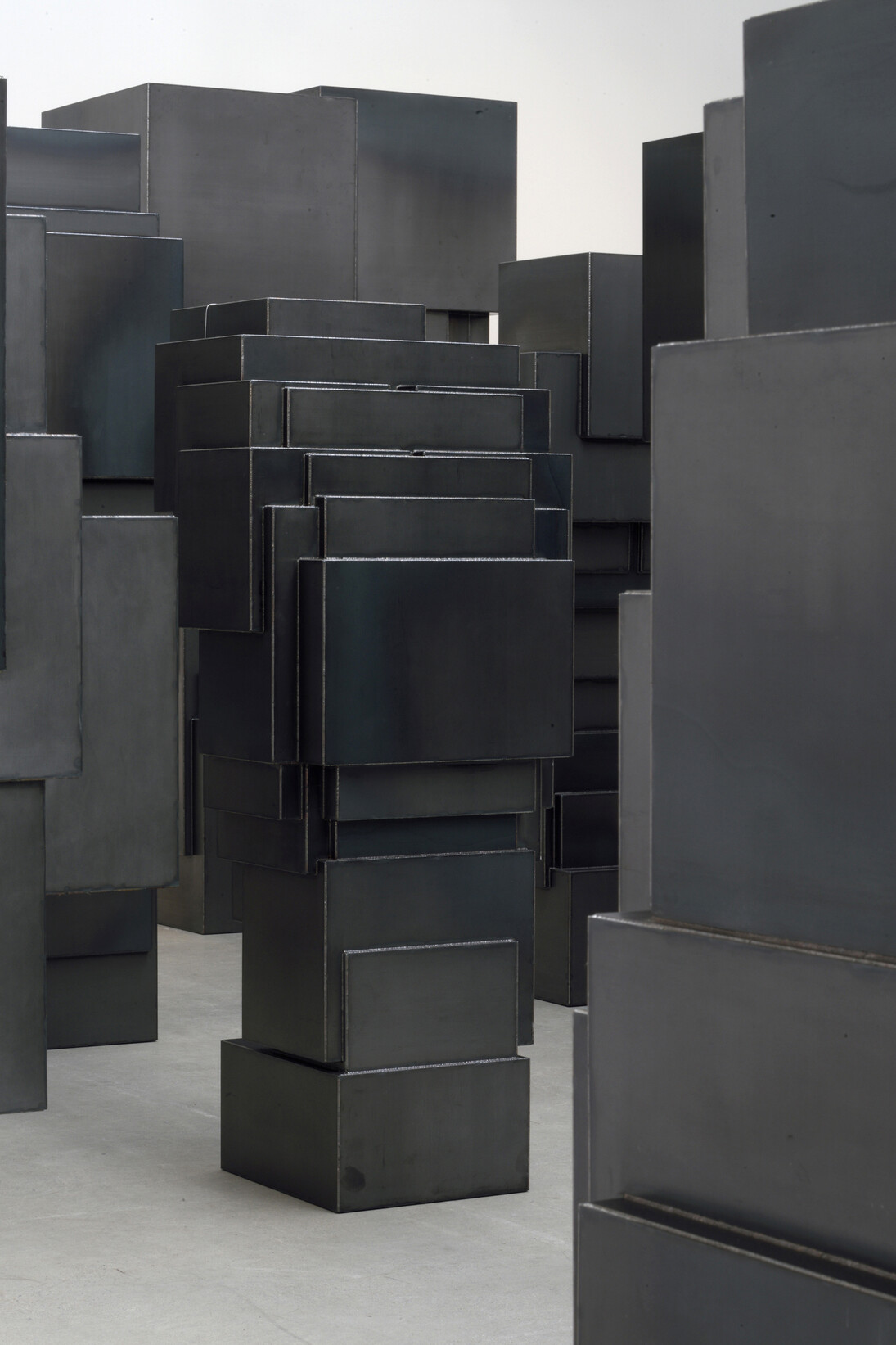 Antony Gormley, Expansion Field, 2014, 4mm Corten steel, 60 elements; variable dimensions, Courtesy Galerie Thaddaeus Ropac Paris/Salzburg, Photograph by Dominique Uldry