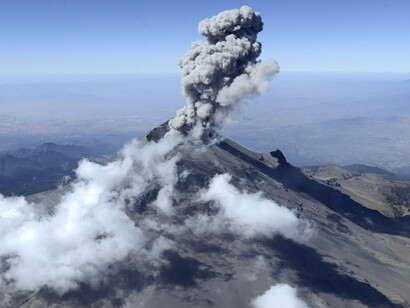 Vista aérea del volcán Popocatépetl, México