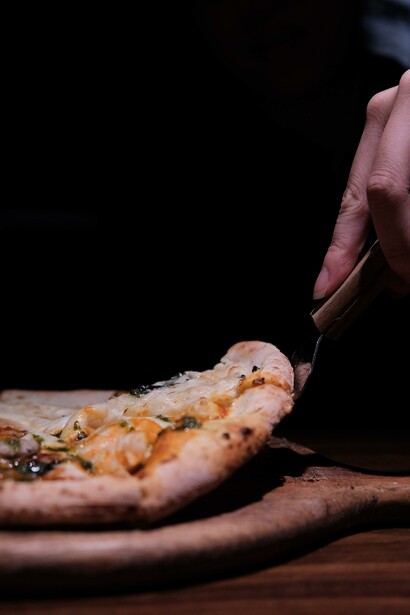 Pizza acabada de hornear. En los años recientes he estado observando cómo muchos emprendedores se han estado interesando, cada vez más, en las formas de elaborar las pizzas