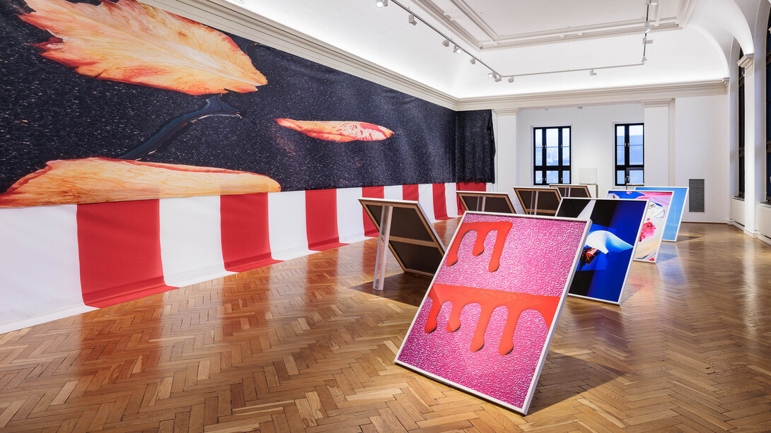 Wait a minute, ausstellungsansicht. Mit freundlicher genehmigung der OÖ Landes-Kultur GmbH
