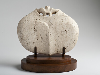 Gertrude Hermes, The Heart, 1934, Travertine, 21 x 29 x 4 cm. Photo credit Alex Ramsay © The Gertrude Hermes Estate