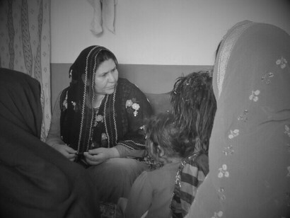 Nuevamente las mujeres afganas han sido totalmente excluidas de la mayoría de los trabajos, y en muchos casos, se les ha prohibido salir de sus hogares sin un acompañante masculino. Influir en el futuro, 2013, Departamento de Asuntos de la Mujer, provincia de Zabul, Afganistán