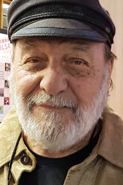 Artista inclasificable, Manns atravesó la música, la novela, la poesía y el ensayo con una obra marcada por el compromiso político y la sensibilidad humana. Feria Internacional del Libro de Santiago, 2017