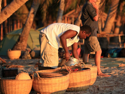 Un vendeur de fruits à Nosy-be