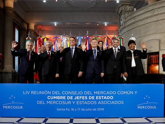 Santa Fe en Argentine, 17/07/2019 : le président de la République Jair Bolsonaro pose pour une photo avec les autres chefs d'État et de gouvernement du Mercosur