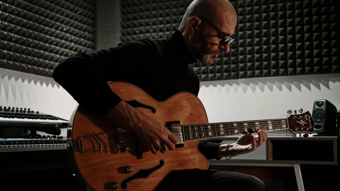 Paolo Sala, chitarrista jazz, rock e classico, con una carriera musicale ricca di esperienze e collaborazioni
