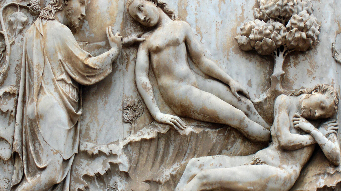 Creación de Eva: bajorrelieve de Lorenzo Maitani (1275-1330) en la catedral de Orvieto