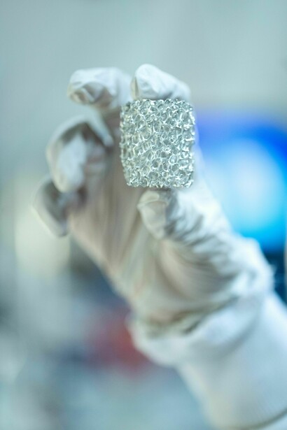 Esta tecnología permite crear capas de invisibilidad, silenciadores perfectos y celdas solares de ultra-eficiencia
