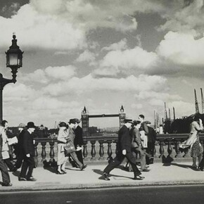 Henry Turner, A windy evening on London Bridge, 1937 (photograph), courtesy Museum of London