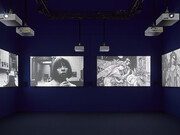 John Akomfrah, Escuchando toda la noche la lluvia, vista de exhibición. Cortesía del Museo Thyssen-Bornemisza