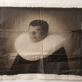 Luis González Palma. Guardaespaldas. Serie Tu mirada me distorsiona sin saberlo. 2009. Cortesía del artista