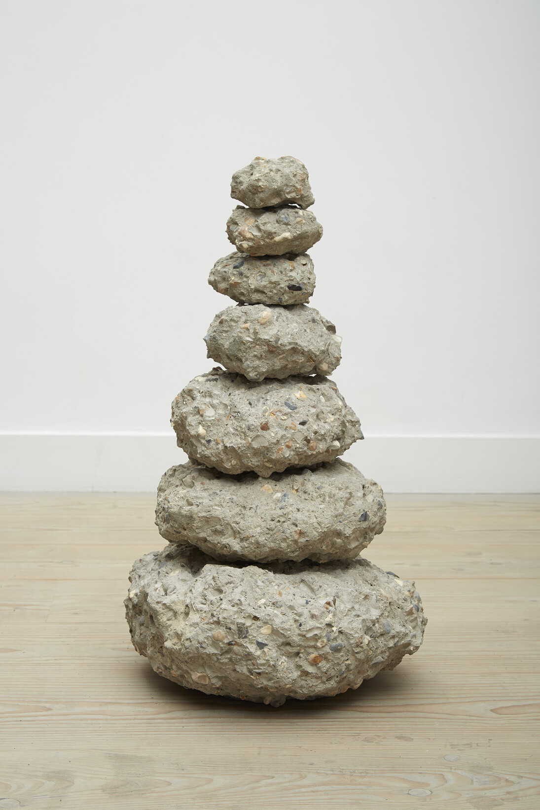 Shan Hur, The Pagoda, 2015, concrete and steel, 81 x 45 x 35 cm © Shan Hur, 2015, Courtesy: Gazelli Art House, Photography: Benjamin Westoby