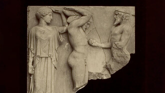 Rilievo delle metope del Tempio di Zeus a Olimpia, in cui Atlante è colto nell’atto di porgere a Eracle le mele delle Esperidi