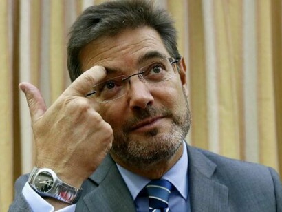 Rafael Catalá: el titular de Justicia es otro ministro del Gobierno de Rajoy en la cuerda floja