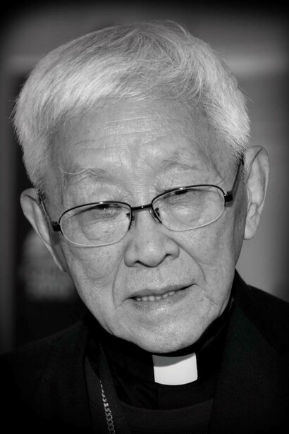Joseph Zen Ze-kiun, cardinale di Santa Romana Chiesa. Il 13 settembre 1996 papa Giovanni Paolo II lo nomina vescovo coadiutore di Hong Kong