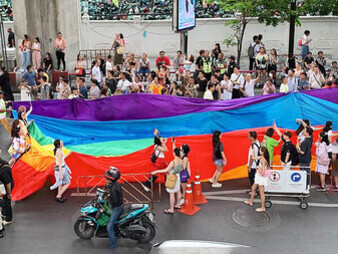 La apertura cultural ha hecho que Tailandia sea percibida como un país más inclusivo y acogedor para la comunidad LGBTQ+. Marcha del Orgullo en Bangkok, Tailandia, 1 de junio de 2024