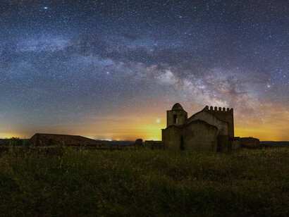 Entre los tres juntos, no sumábamos una fracción de erudito y mucho menos de espiritualista, cosmólogo o místico