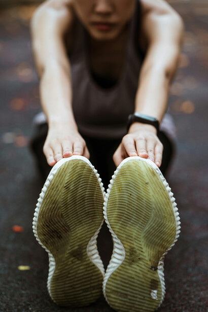 Mujer durante una sesión de estiramiento. Nike ocupa el 62% de la industria del calzado deportivo en Norteamérica, razón por la cual es considerada la compañía más importante del sector