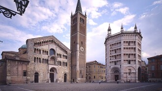 Le Baptistère et la Place de la Cathédrale de Parme