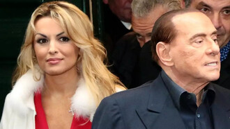 Silvio Berlusconi. À l’époque où il dirigeait l’Italie, Silvio Berlusconi ne s’était pas trompé, il avait pris l’habitude d’envoyer son conseiller faire des achats de livres précieux