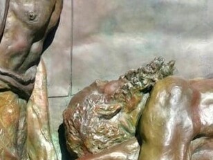 Roma, Vincenzo Vela, Le Vittime del Lavoro, uno dei due lavoratori che trasportano la barella, dopo il Restauro, ph Roberto Luciani