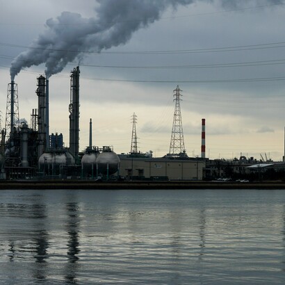 Le incertezze geopolitiche lungo le principali rotte energetiche accrescono il timore di possibili difficoltà nell'approvvigionamento di petrolio e derivati
