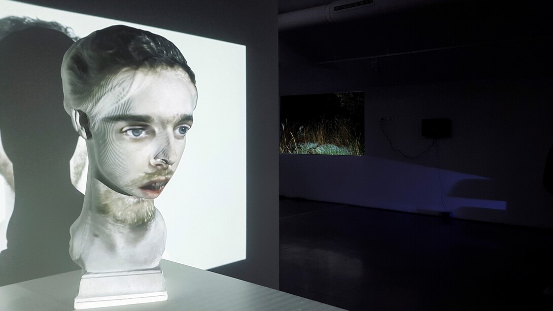 Mustafa Sabbagh, DPI – Darkness Per Inch
veduta dell’installazione, 2016
video-mapping su scultura in gesso, dimensioni ambientali
© mustafa sabbagh
