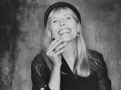 Joni Mitchell, intelligente, spiritosa, veloce di testa, senza peli sulla lingua