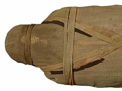 Mummy of an adult male (aged 35 to older, name unknown), wrapped in linen bandages. Found at Thebes, 26th dynasty (c. 600 BC). © Trustees of the British Museum