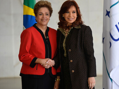 Análise das políticas sociais e econômicas implementadas nos governos Dilma, Temer e Bolsonaro e seus impactos na sociedade brasileira. Na 48ª Cúpula dos Chefes de Estado do Mercosul e Estados Associados a presidenta Dilma Rousseff, recebe a presidenta da Argentina, Cristina Kirchner (Wilsom Dias/Agência Brasil)