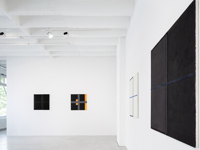 Installation view „Harvey Quaytman, Fool's Gold – Pirate. Paintings from the Eighties“, Galerie Nordenhake Berlin June 8-July 27, 2019; Courtesy Galerie Nordenhake Berlin / Stockholm / Mexico City; Photo: Gerhard Kassner
