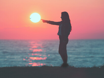 Dio in un tramonto. Per poterlo vedere basterebbe osservare l’alba, un tramonto, gli occhi di chi amiamo, l’essenza di chi ci innamoriamo