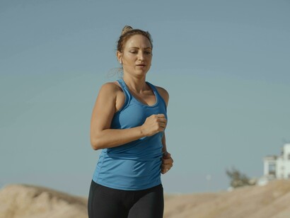 Jogging sulla spiaggia. Da sedentari a moderatamente attivi: il primo passo verso il benessere